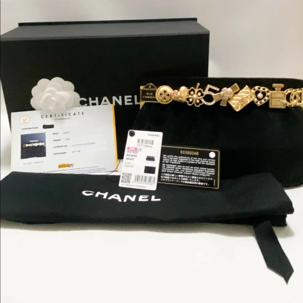 🛑SOLD🛑NEW LIMITED EDITION CHANEL BLACK VELVET CHARM CLUTCH ENTRUPY 🛑SOLD🛑